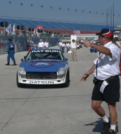 240Z leaving pits